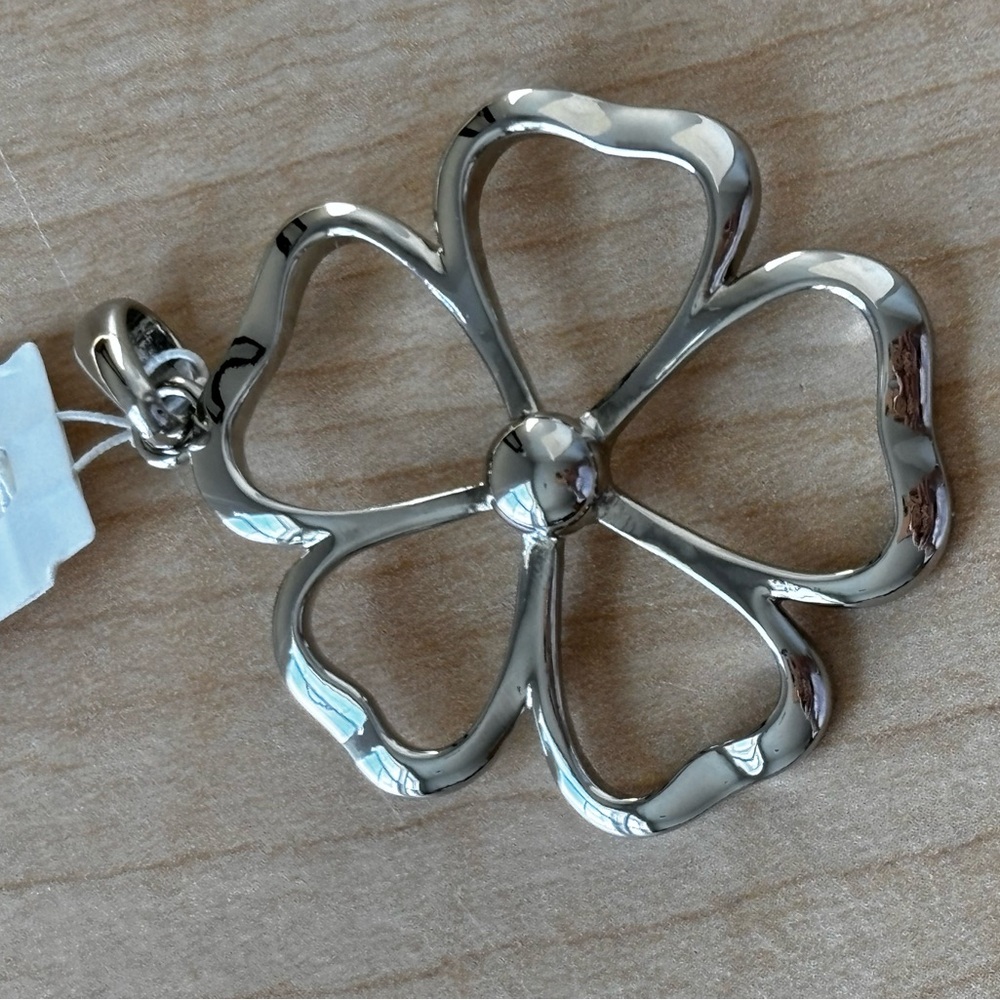 Lia Sophia flower pendant/ Brand NEW with tags in box - Picture 3 of 8